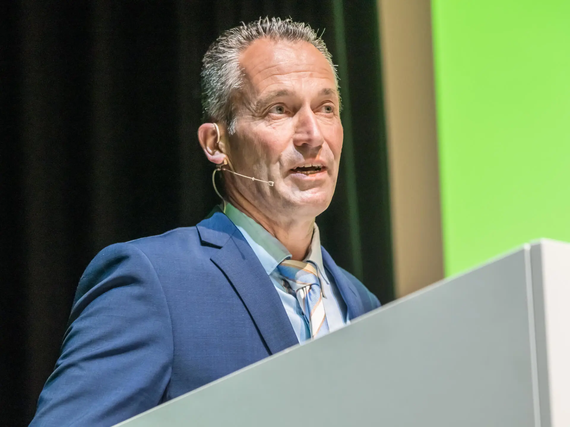Bestuursvoorzitter Menso Tijssen tijdens ALV 2025