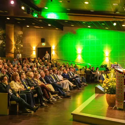 Overzicht zaal tijdens ledenvergadering AgruniekRijnvallei bij Burgers' Zoo