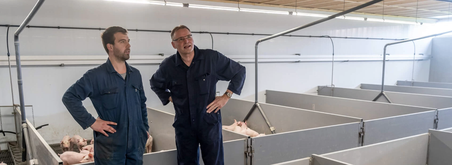 Marcel Schennink met varkenshouder Angelo Tiggeloven