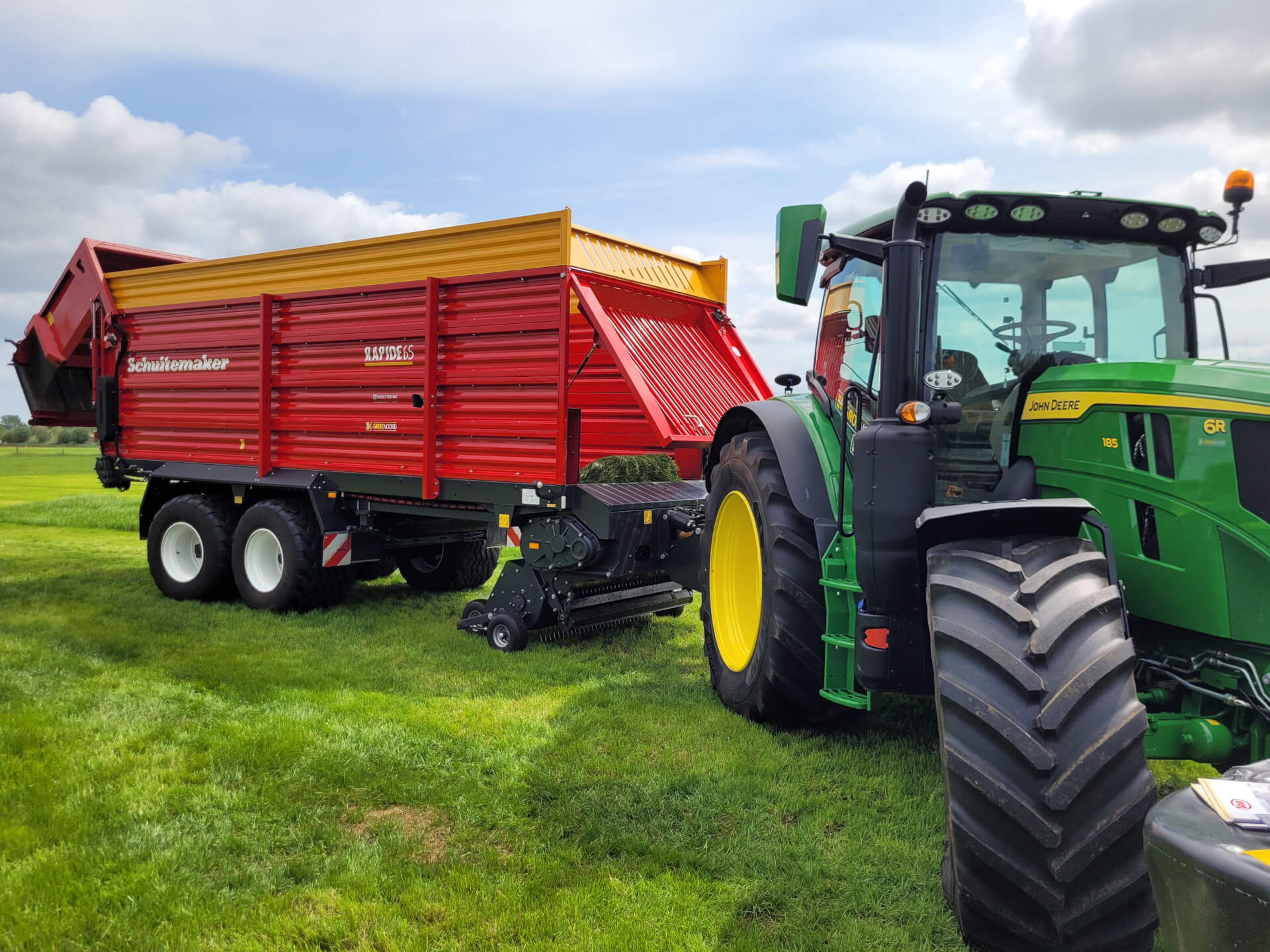 Opraapwagen met rotorinvoer